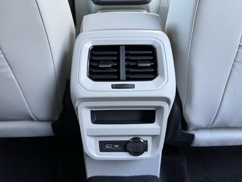 Used 2023 Volkswagen Tiguan SE w/ Panoramic Sunroof Package FWD image 36