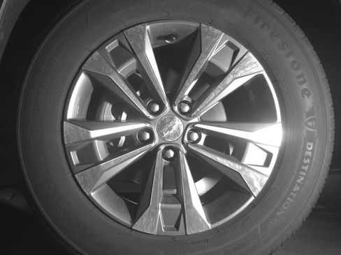 Used 2025 Chevrolet Equinox LT FWD image 12