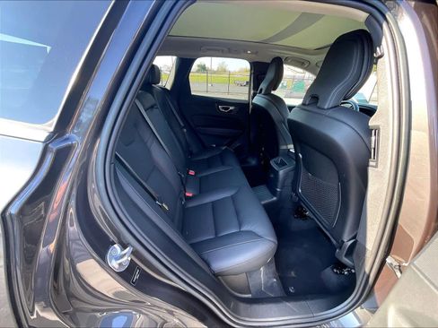Used 2023 Volvo XC60 T8 Plus image 30