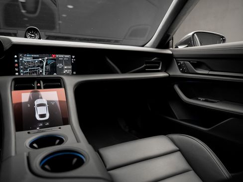 Used 2023 Porsche Taycan GTS image 38