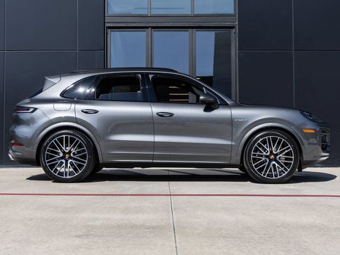 Certified 2026 Porsche Cayenne E-Hybrid AWD/4WD image 12