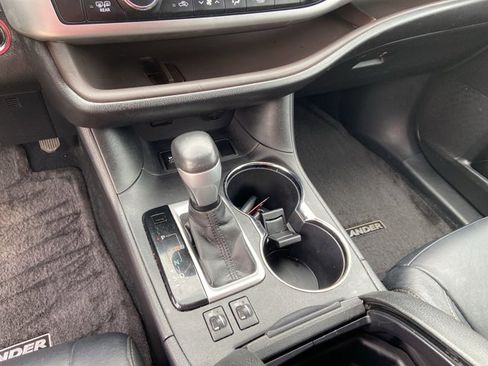 Used 2014 Toyota Highlander XLE image 38