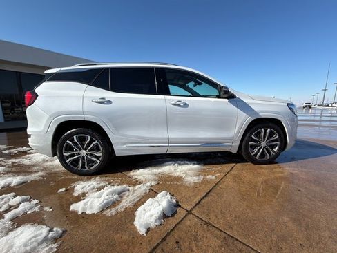 Used 2021 GMC Terrain Denali w/ Denali Premium Package image 18