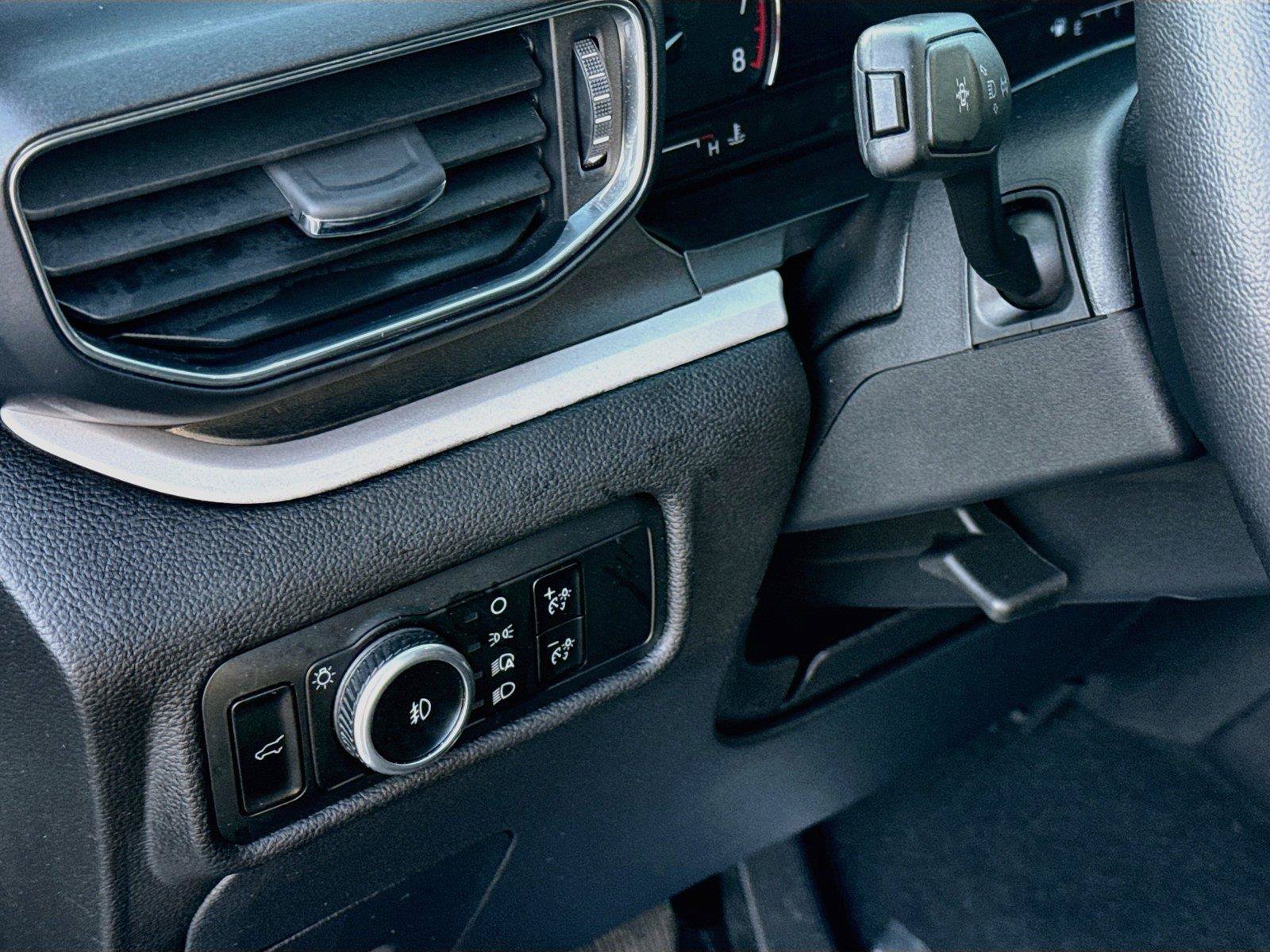 Used 2024 Ford Explorer XLT w/ Equipment Group 202A RWD image 10