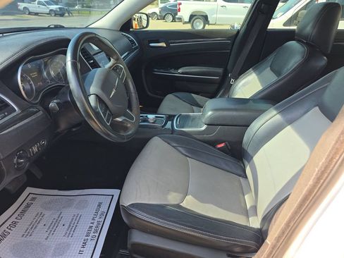 Used 2019 Chrysler 300 Touring w/ Sport Appearance Package RWD image 3