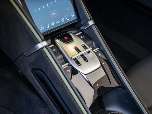 Used 2024 Ferrari Roma Spider image 17