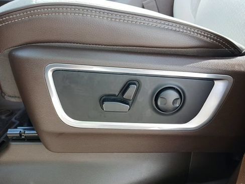 Used 2025 RAM 1500 Laramie AWD/4WD image 34