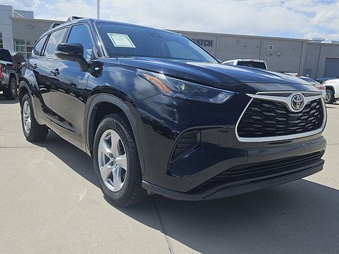 Used 2023 Toyota Highlander L FWD image 4