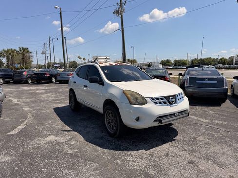 Used 2014 Nissan Rogue S image 2