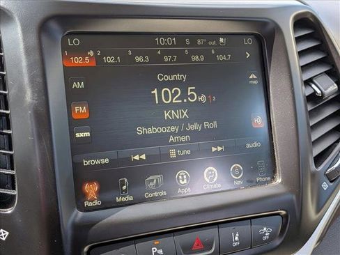 Used 2017 Jeep Cherokee Overland w/ Technology Group AWD/4WD image 19