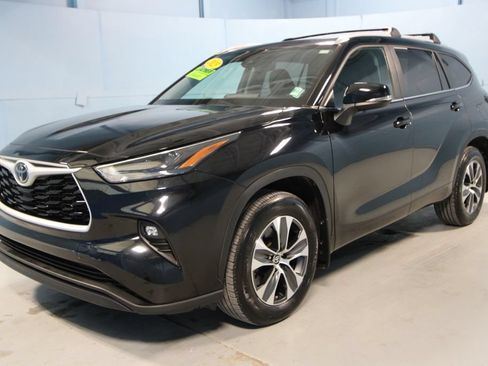 Used 2025 Toyota Highlander XLE AWD/4WD image 32