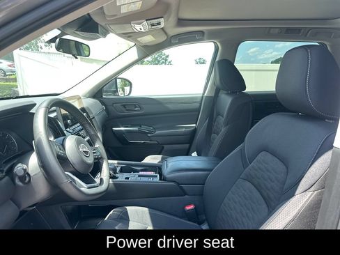 Used 2025 Nissan Pathfinder SV w/ SV Premium Package FWD image 13