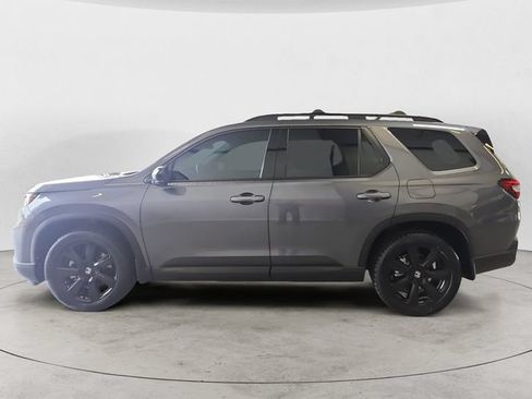 Used 2025 Honda Pilot Black Edition image 8
