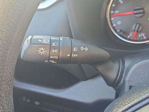 Used 2019 Toyota RAV4 XLE w/ Convenience Package FWD image 15