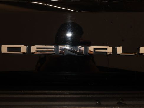 Used 2021 GMC Yukon XL Denali w/ Denali Premium Package AWD/4WD image 38