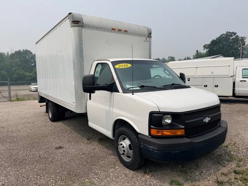 Used 2016 Chevrolet Express 3500 Extended RWD image 1