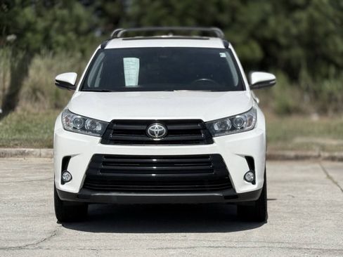 Used 2017 Toyota Highlander SE w/ Carpet Mat Package AWD/4WD image 4