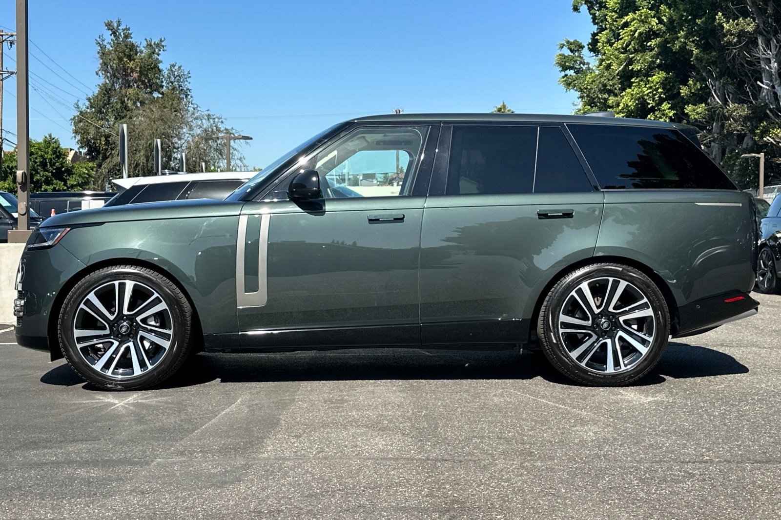 Used 2023 Land Rover Range Rover SE AWD/4WD image 2