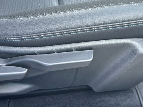 Used 2025 Chevrolet Equinox EV LT w/ Convenience Package image 24