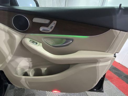 Used 2022 Mercedes-Benz GLC 300 4MATIC image 7