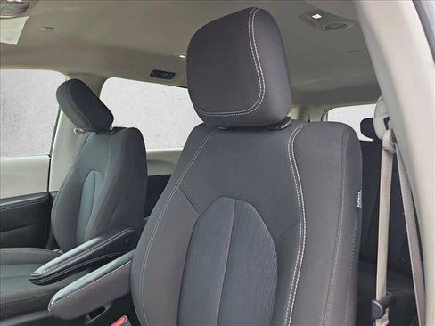 Used 2023 Chrysler Voyager LX FWD image 14