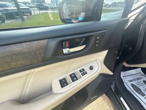 Used 2018 Subaru Outback 2.5i Limited AWD/4WD image 12
