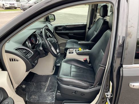 Used 2015 Chrysler Town & Country Touring w/ Driver Convenience Group FWD image 13