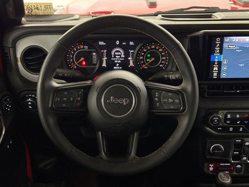 Used 2024 Jeep Gladiator Sport AWD/4WD image 11