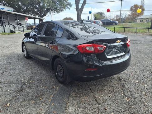Used 2017 Chevrolet Cruze LS FWD image 5