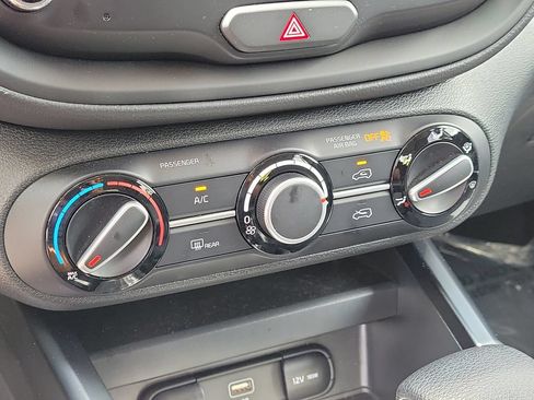 Used 2025 Kia Soul LX FWD image 22