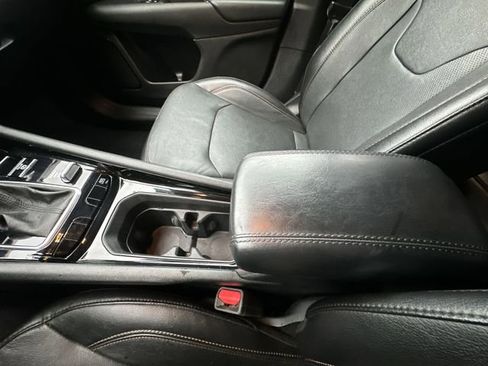 Used 2023 Jeep Compass Limited image 25