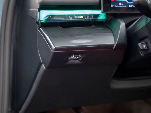 Used 2025 BMW 540i xDrive w/ Premium Package image 20