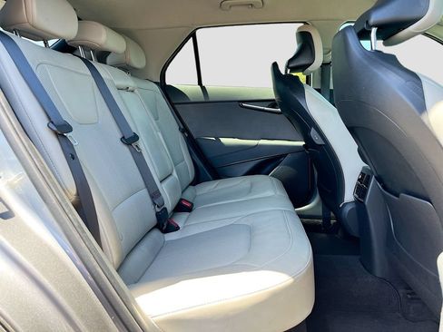 Used 2023 Kia Niro EX FWD image 27