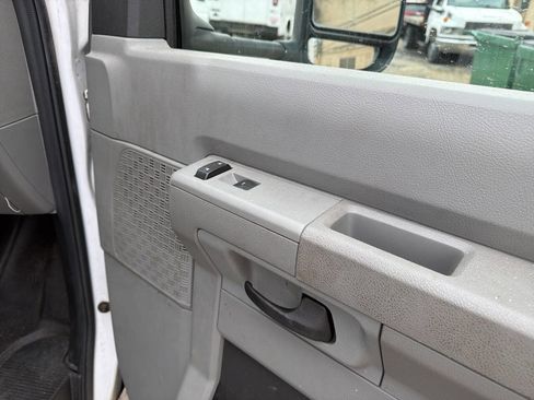 Used 2021 Ford E-350 and Econoline 350 Super Duty w/ Power Windows & Locks Group image 16