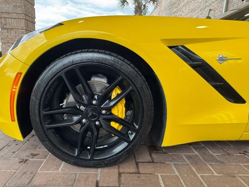 Used 2019 Chevrolet Corvette Stingray Coupe w/ 1LT RWD image 17