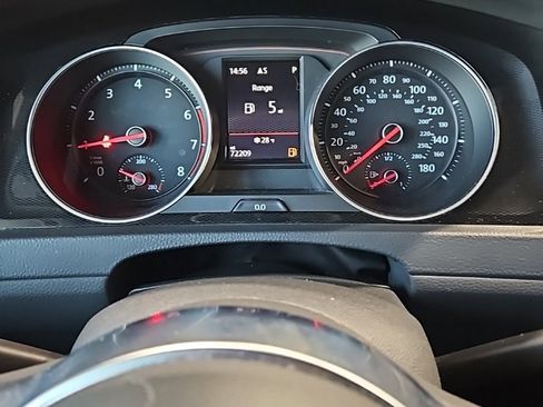 Used 2017 Volkswagen Golf image 34