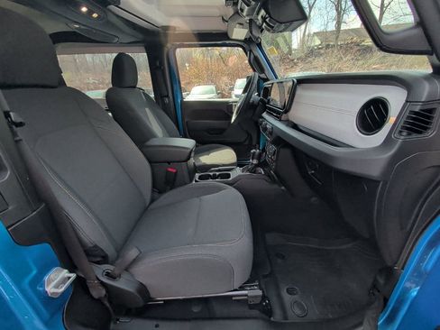 Used 2025 Jeep Wrangler Sport image 13