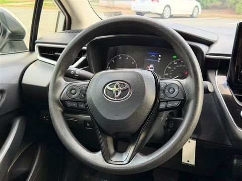 Used 2025 Toyota Corolla LE FWD image 33