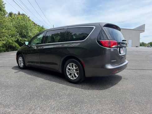 Used 2023 Chrysler Voyager LX FWD image 9