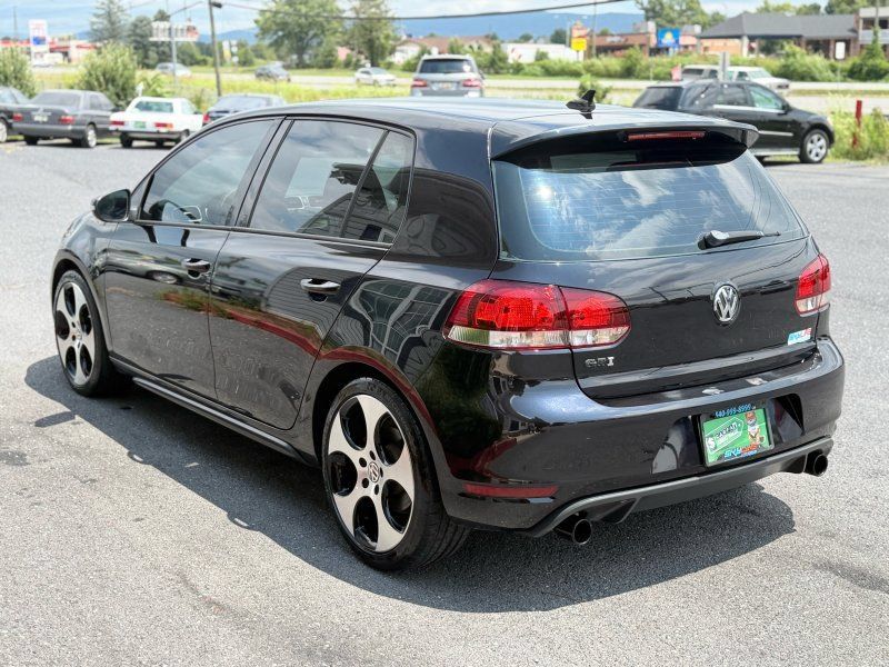 Used 2011 Volkswagen Golf 4-Door FWD image 8