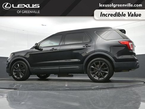 Used 2017 Ford Explorer XLT w/ Equipment Group 202A FWD image 30