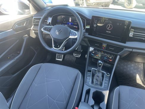 Certified 2025 Volkswagen Jetta Sport image 12