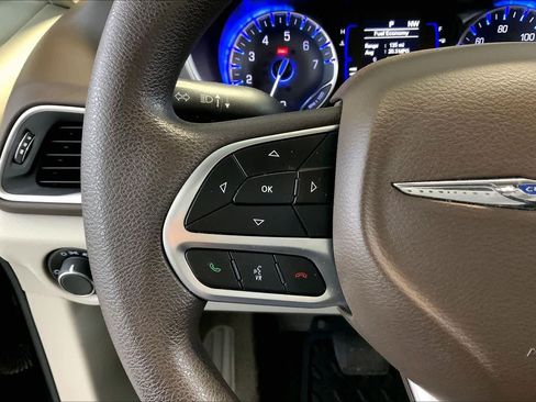 Used 2019 Chrysler Pacifica L FWD image 23