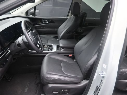Used 2025 Kia Carnival SX Prestige FWD image 18