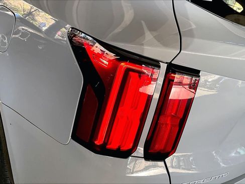 Used 2023 Kia Sorento SX image 28