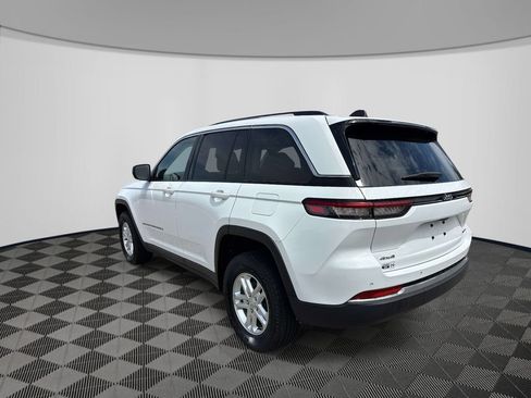 Certified 2023 Jeep Grand Cherokee Laredo w/ Luxury Tech Group I AWD/4WD image 3