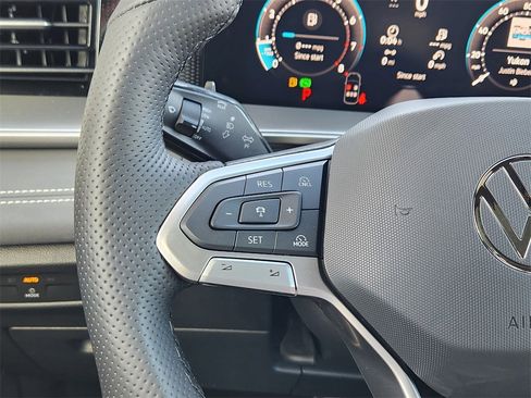 New 2026 Volkswagen Tiguan SE R-Line image 16