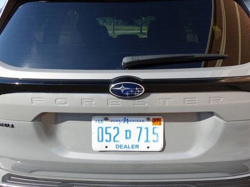 Used 2025 Subaru Forester Premium AWD/4WD image 10