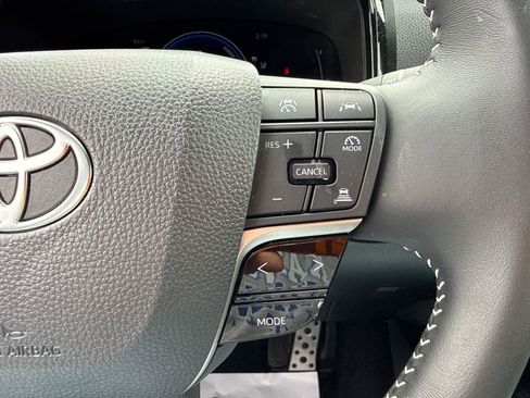 Used 2025 Toyota Camry SE FWD image 16