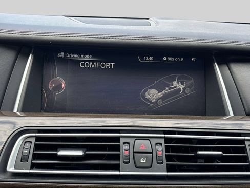 Used 2015 BMW 750Li xDrive image 27